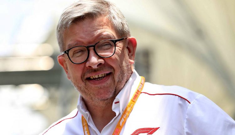 BRAWN LE HACE UN GUIÑE A LAS GRILLAS INVERTIDAS