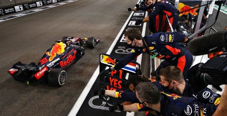 VERSTAPPEN CIERRA EL AÑO VICTORIOSO