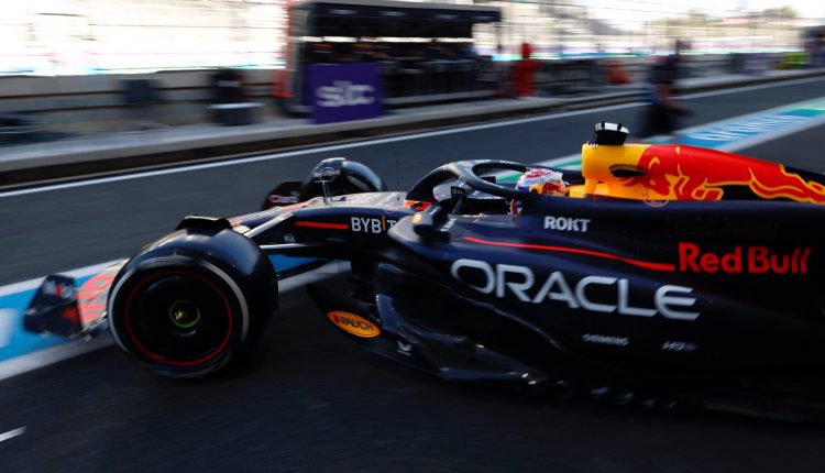 VERSTAPPEN MARCA EL RITMO EN LOS LIBRES 1 DE ARABIA