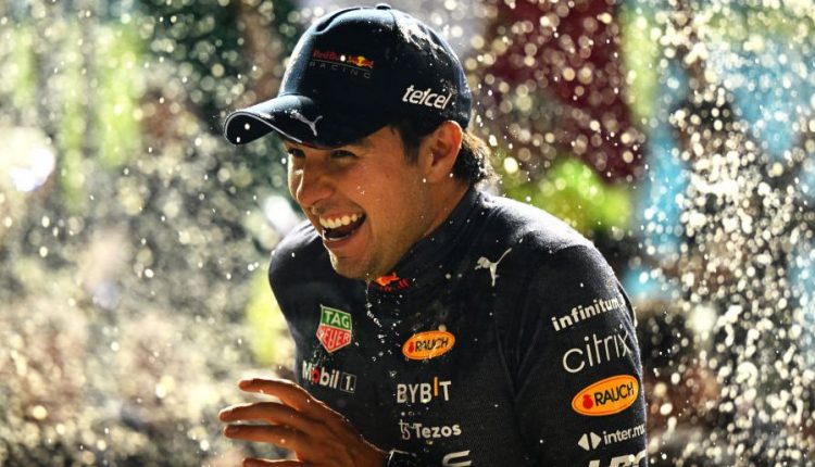 RED BULL Y CHECO PÉREZ RENUEVAN SU VÍNCULO HASTA 2026